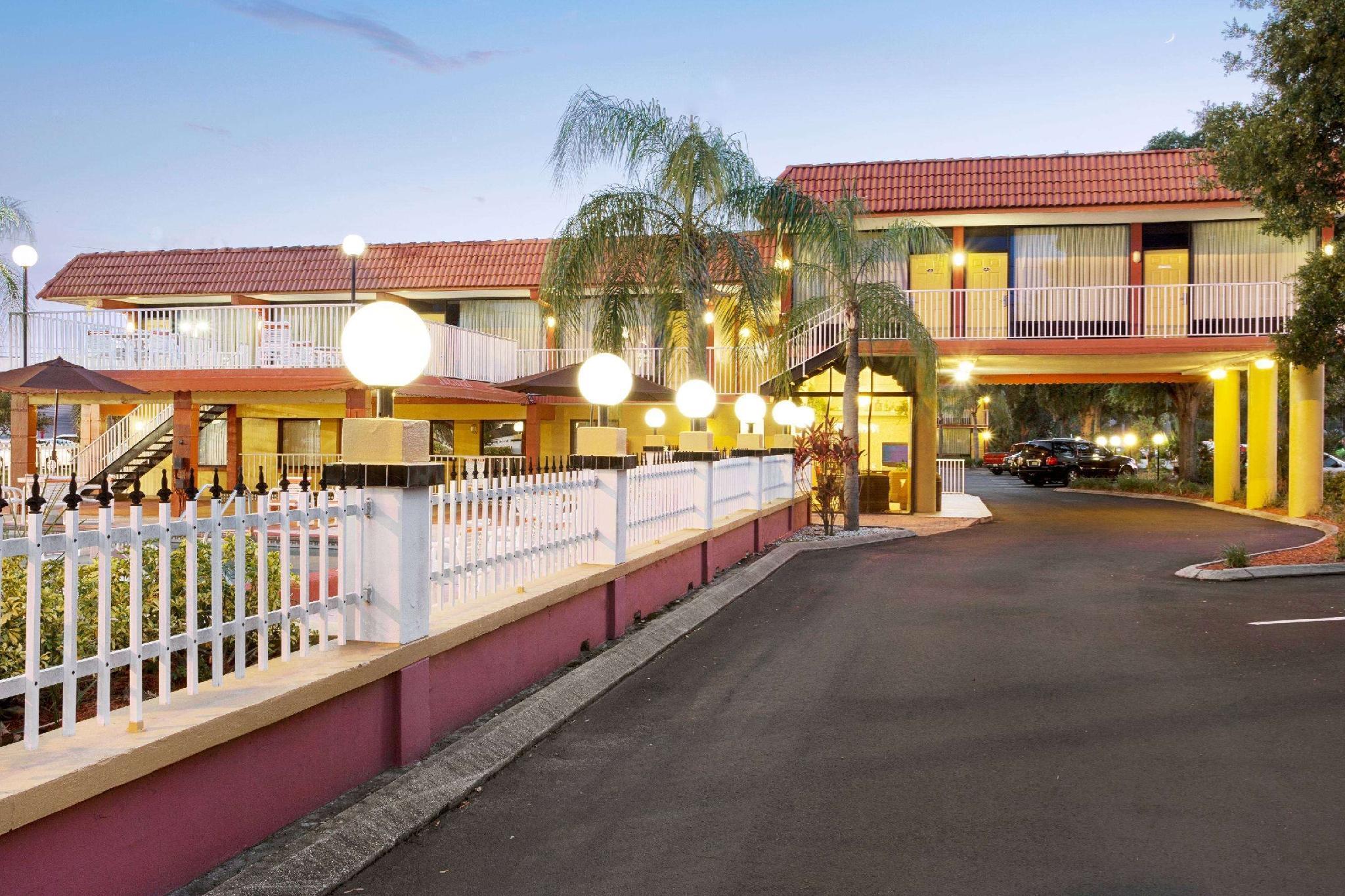 Howard Johnson By Wyndham Clearwater - Dunedin Extérieur photo