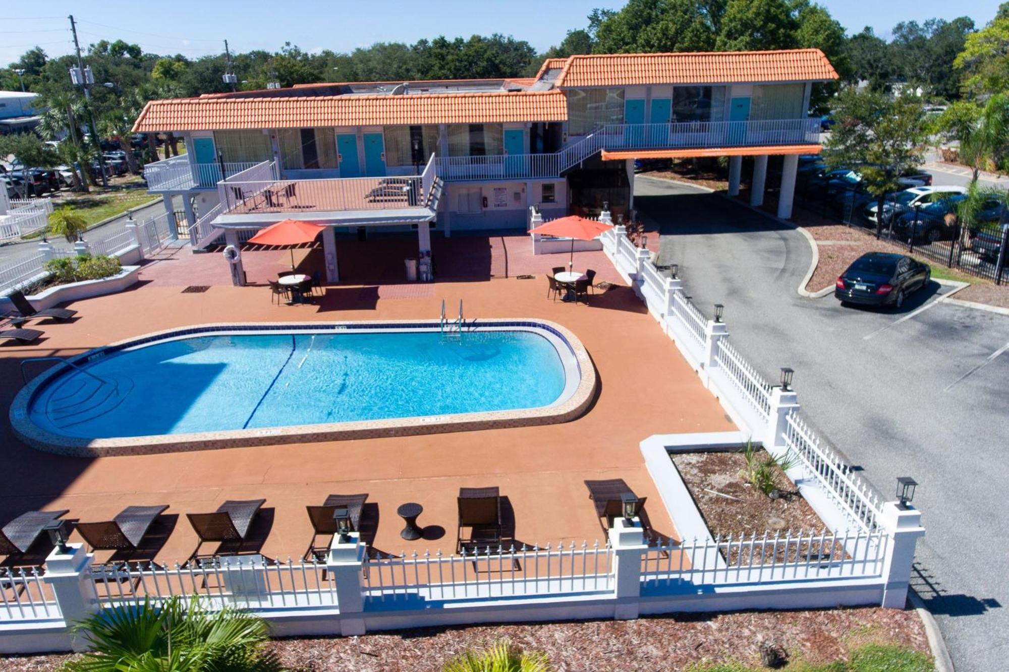 Howard Johnson By Wyndham Clearwater - Dunedin Extérieur photo