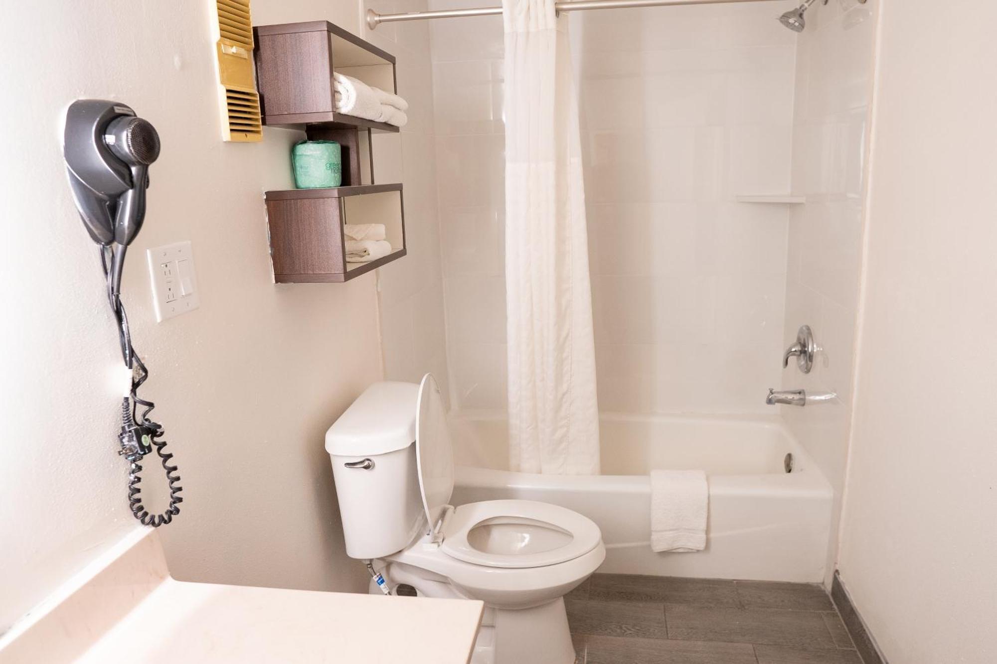 Howard Johnson By Wyndham Clearwater - Dunedin Extérieur photo