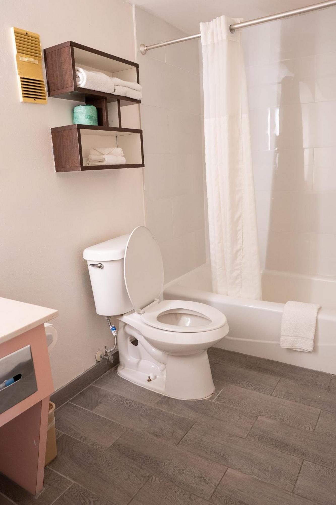 Howard Johnson By Wyndham Clearwater - Dunedin Extérieur photo
