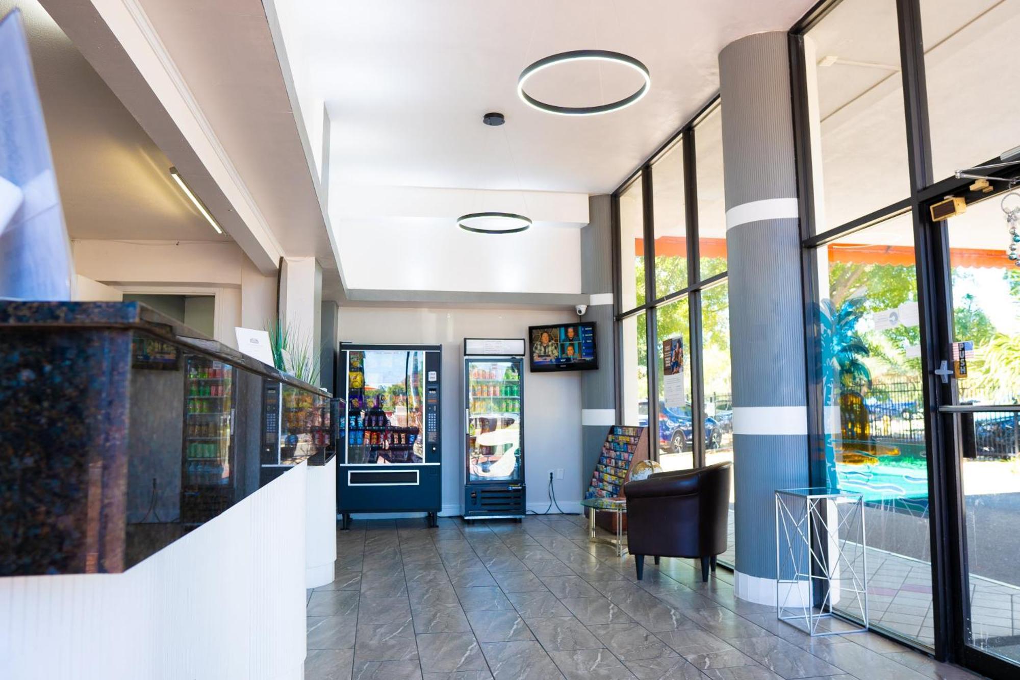 Howard Johnson By Wyndham Clearwater - Dunedin Extérieur photo