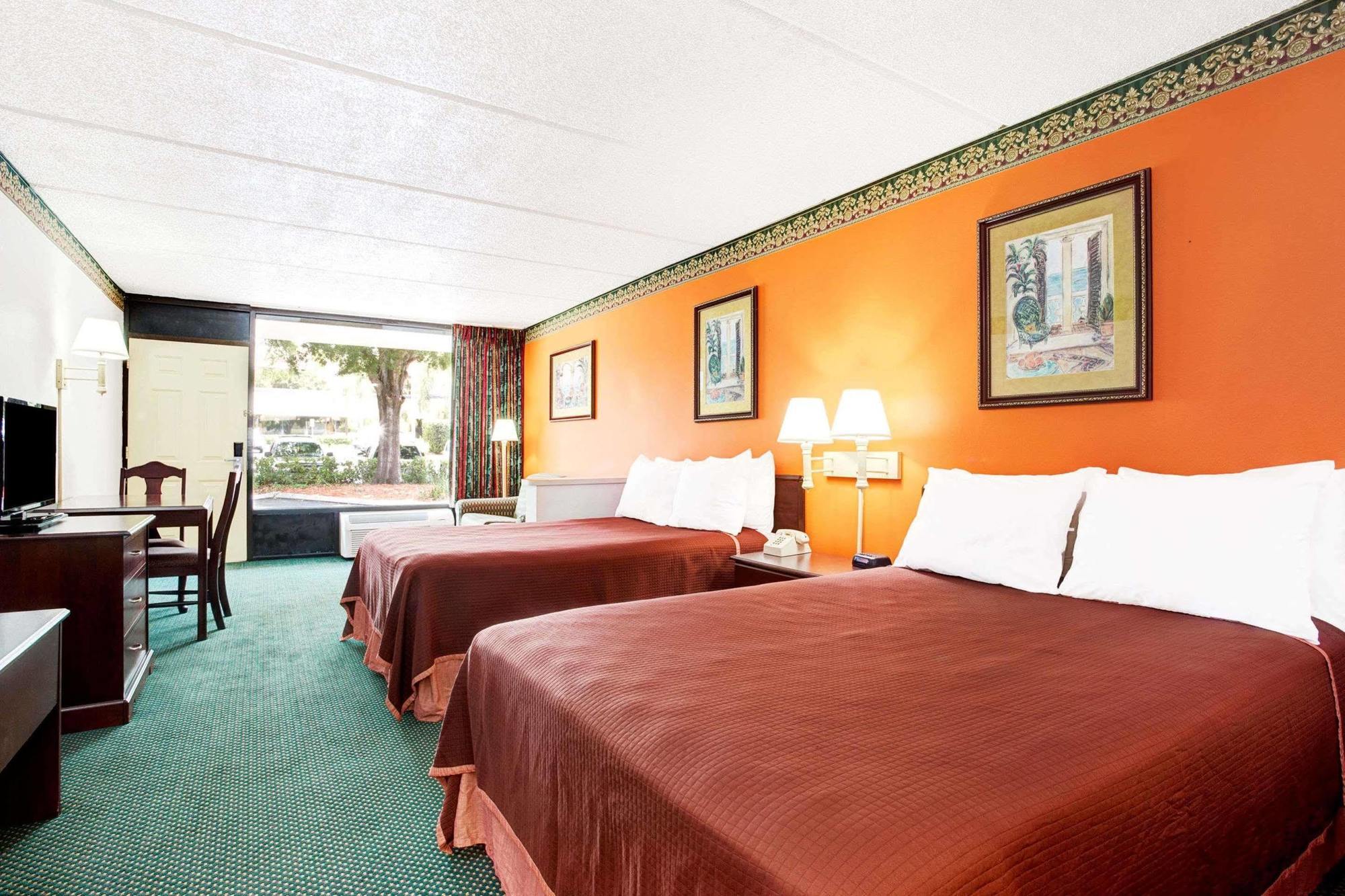 Howard Johnson By Wyndham Clearwater - Dunedin Extérieur photo