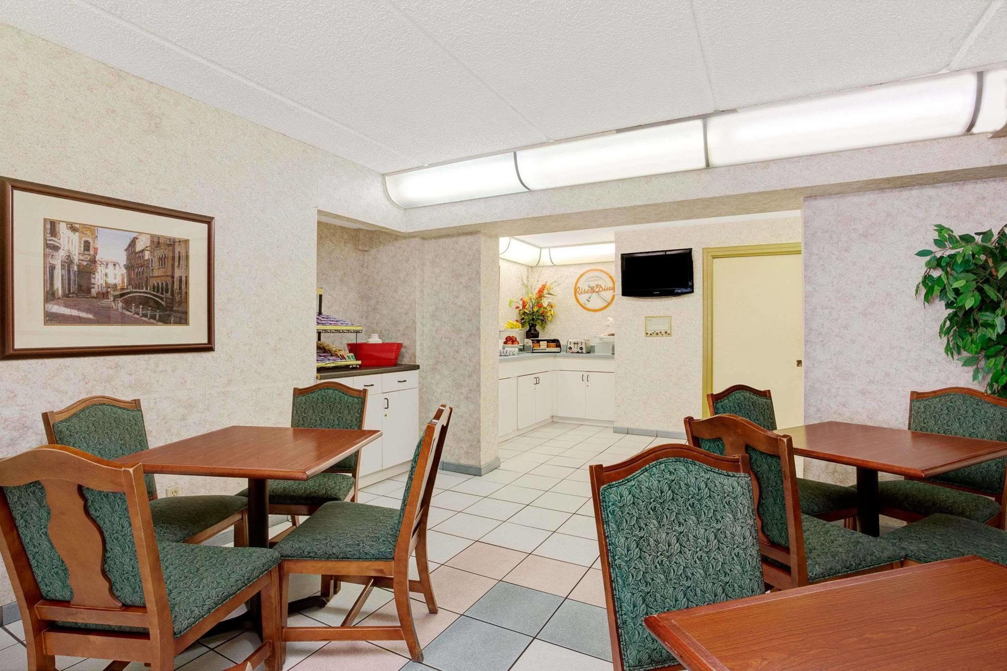 Howard Johnson By Wyndham Clearwater - Dunedin Extérieur photo